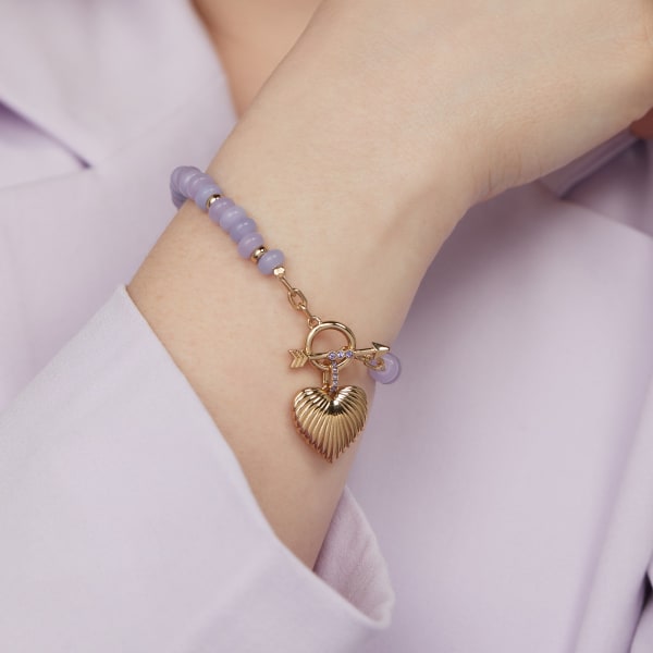 /fast-image/h_600/a-n-a/files/puffy-heart-toggle-bracelet-AA818624SG-onmodel-1_1.jpg